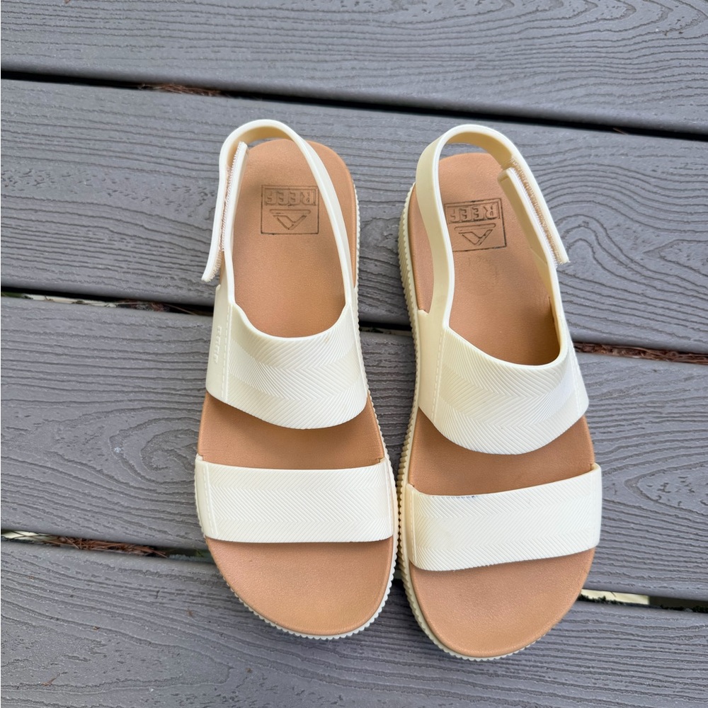 REEF - Reef Water Vista Higher Platform Sandal White sz. 8